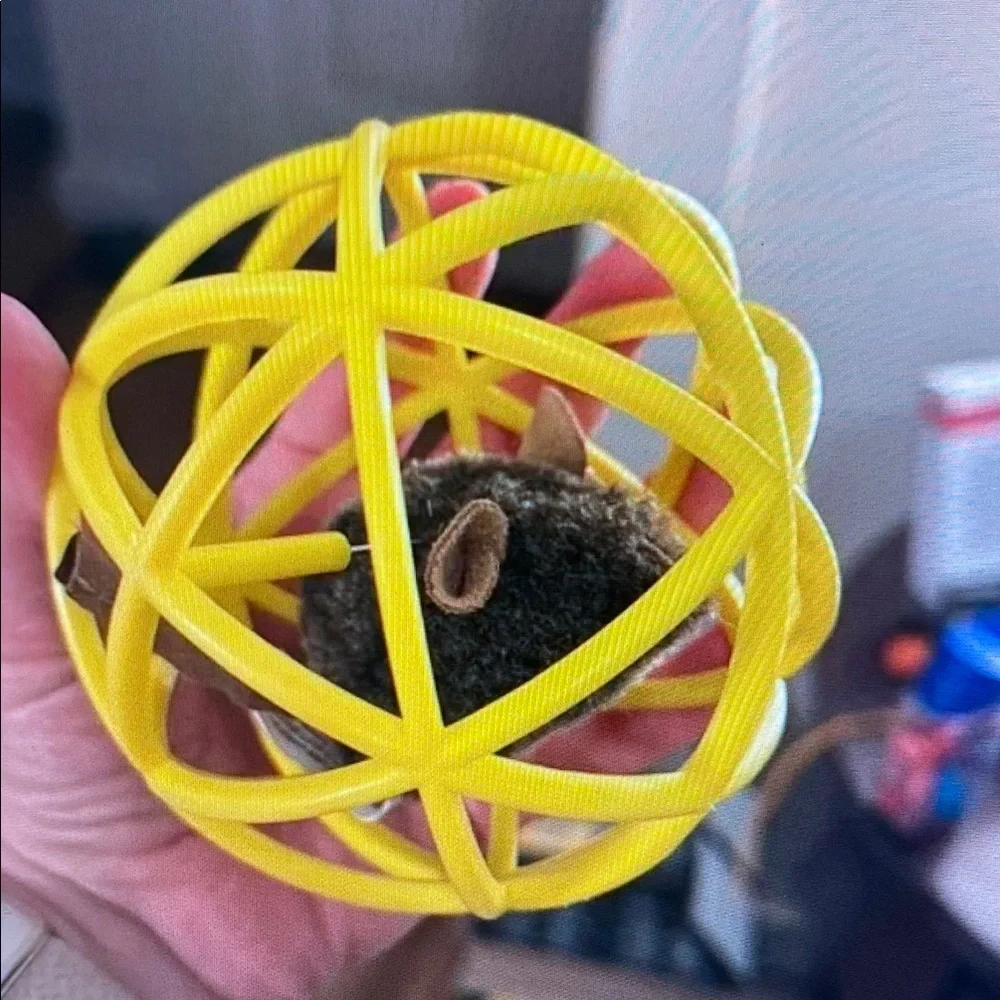 Squeaking cat toy